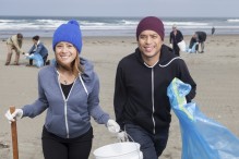 Group of volunteers help clean up a public beach (Photo: Jason Doiy/iStock)