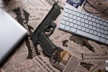desk-newspaper-headlines-gun-770×400