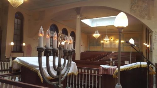 The sanctuary of Boston’s Vilna Shul, including the sloped women’s gallery in the background, as photographed on July 17, 2015. (Matt Lebovic/Times of Israel)