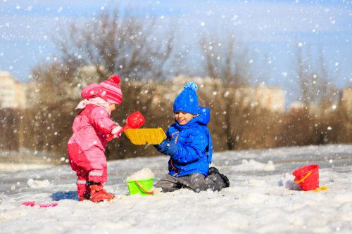 Little boy and girl playing in the snow (Photo: Nadezhda1906/iStock)