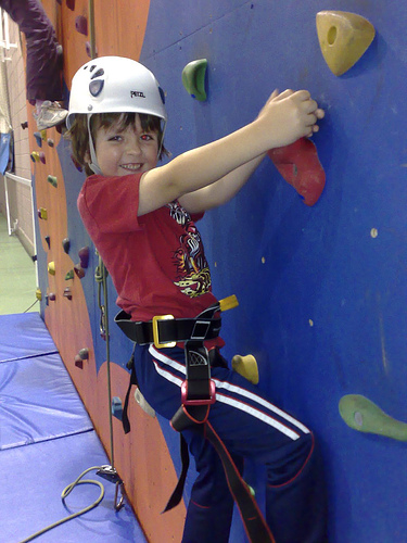 kid-climbing kid-climbing