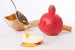 Rosh Hashana apple, honey, pomegranate, and shofar (Photo: tovfla/iStock)