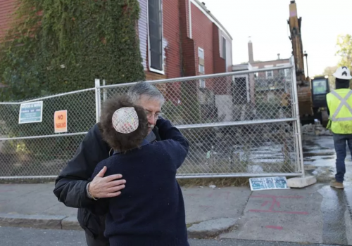 Ira Novoselsky, president of the Congregation Tifereth Israel Synagogue, was hugged by Anne Steinman after a brief ceremony to honor the history of the synagogue. (JONATHAN WIGGS/GLOBE STAFF)
