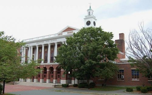 REFERRAL: Arlington High School in Massachusetts, US, on August 6, 2007. (Tim Pierce/Wikipedia)
