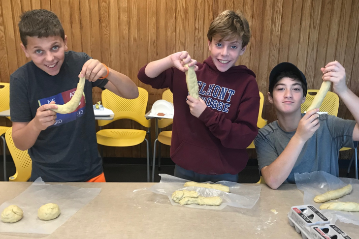 Making challah in BJEP’s cooking elective (Courtesy BJEP)