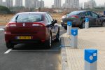 Electric vehicles charging at the Better Place visitor center at the Pi-Glilot former gas depot in Ramat Hasharon, Israel, north of Tel Aviv (Photo: Bardak/Wikimedia Commons)