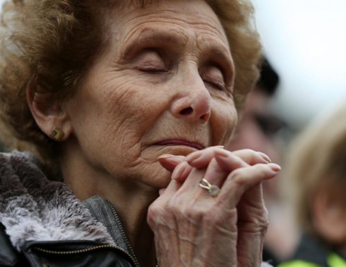 referral - BOSTON, MA. - OCTOBER 28: Elaine Marmer of Framingham bows her head during a vigil for the Tree of Life Synagogue shooting victims at the Boston Common on October 28, 2018 in Boston, Massachusetts. (Staff Photo By Angela Rowlings/Boston Herald)