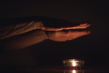 Shabbat candles and prayer (Photo: JosuOzkaritz/iStock)