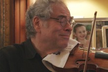 Itzhak Perlman in “Itzhak” (Promotional still)