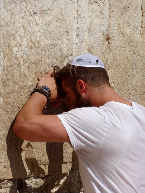 Julian Edelman at the Western Wall in 2015 (Photo: Dan Seligson)