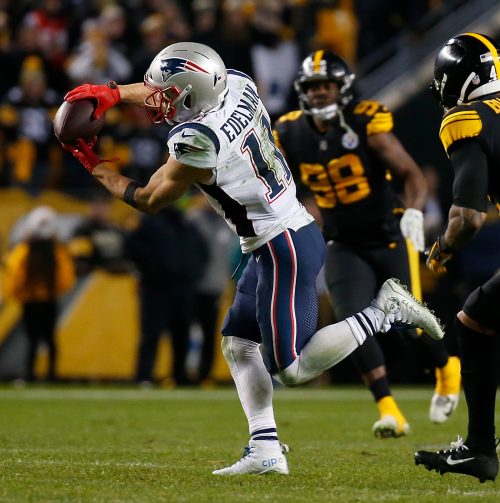 New England Patriots v Pittsburgh Steelers Julian Edelman of the New England Patriots makes a catch in front of Morgan Burnett of the Pittsburgh Steelers in the fourth quarter during the game at Heinz Field on Dec. 16, 2018, in Pittsburgh (Photo by Justin K. Aller/Getty Images)