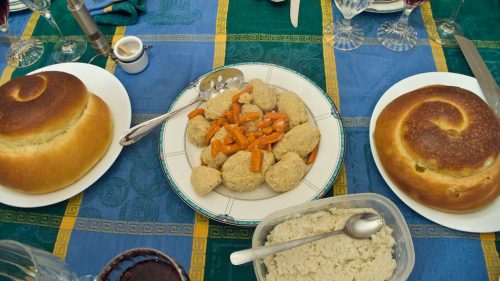 Rosh Hashanah Dinner (Photo: Edsel Little/Flickr)