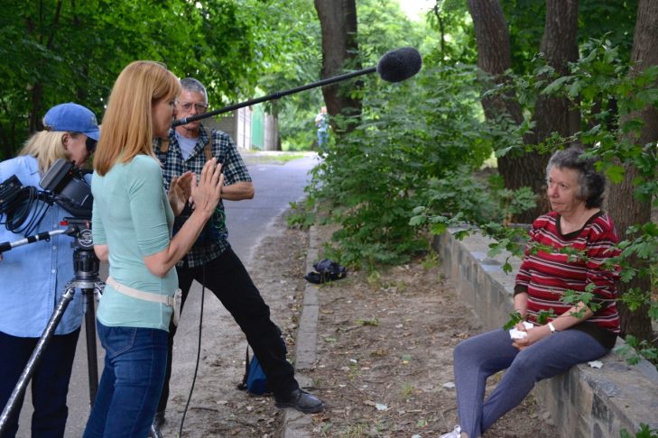 Filmmaker LeeAnn Dance interviews Feiga Shamis’s granddaughter, Judy Favish, in the Kiev Jewish Cemetery (Courtesy photo)