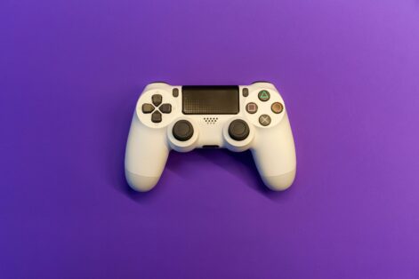 Video game controller, esports, gaming, videogame (Photo: Igor Karimov/Unsplash)