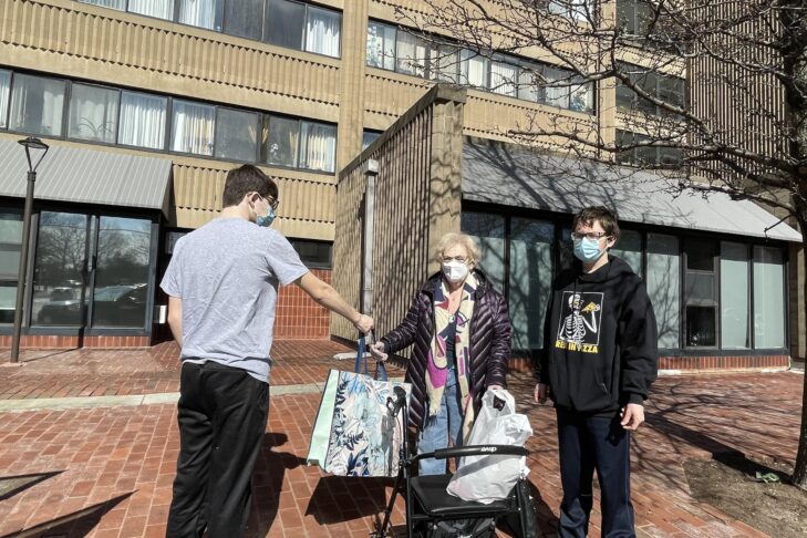 Jookender delivers gifts to seniors at Passover (Courtesy photo)
