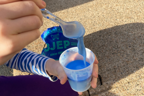 A day of “oobleck” and Hebrew colors activity (Photo: BJEP)