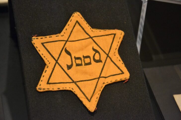 11Exhibitioninterior_Yellow-badge-bearing-the-word-_Jood_-_Jew_-issued-to-Jenny-Hanf_