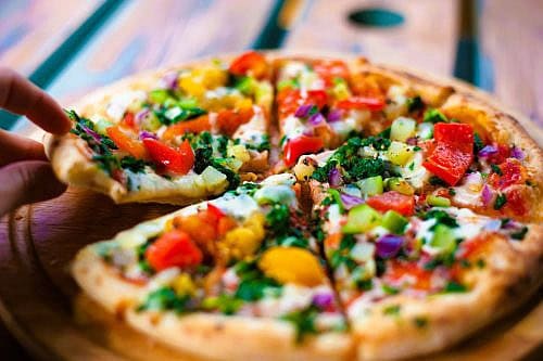 Pizza Laure Noverraz Unsplash