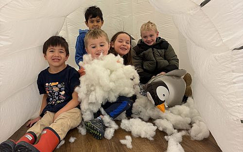 IMG_6143_Little Explorers_Crop IMG_6143_Little Explorers_Crop
