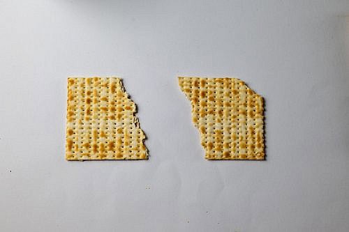 Passover Matzo Matzah istock Daniel Tamas Mehes