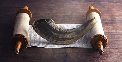 Yom Kippur Shofar Torah (Photo: pamela_d_mcadams/iStock)